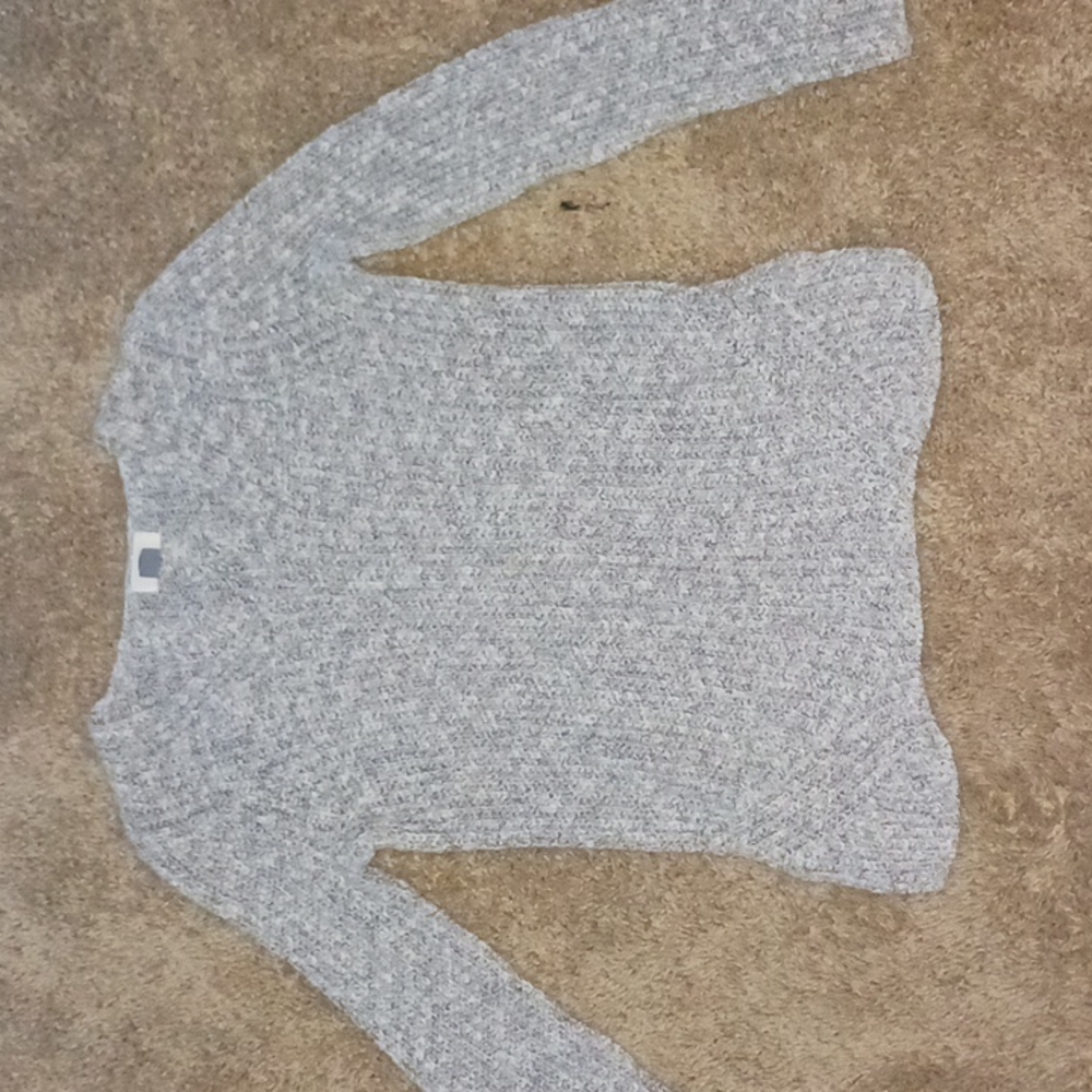 Long-sleeved Grey sweater